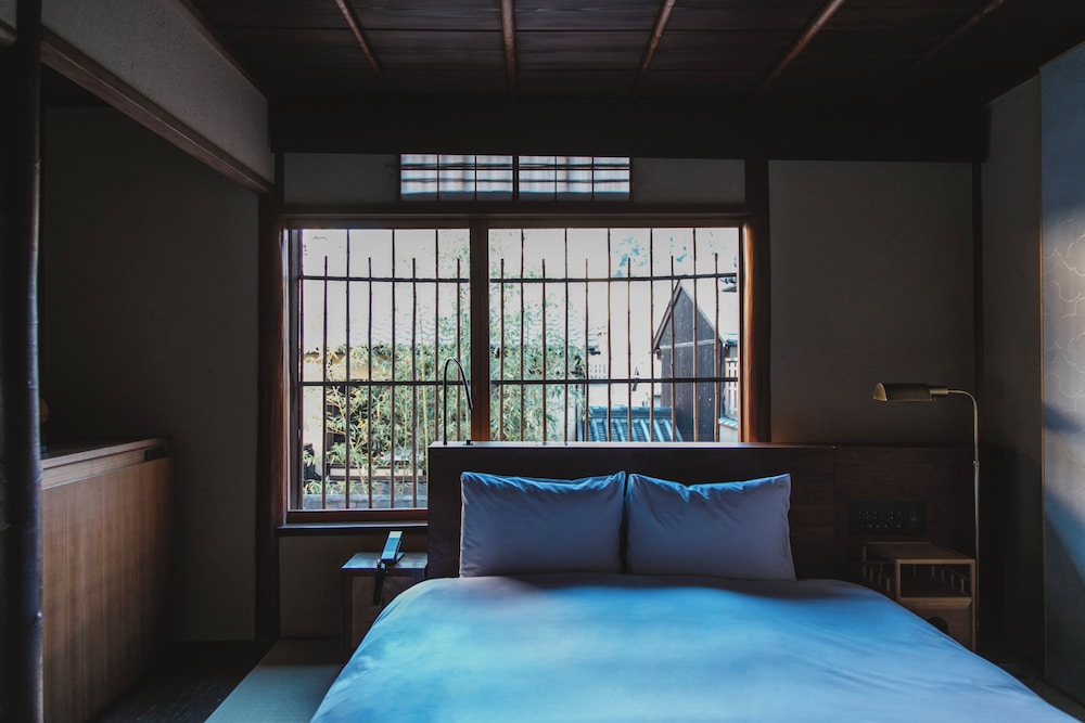 本館110:東山ビュー (竹の間) スタンダード ワイドダブル 客室4 | そわか SOWAKA