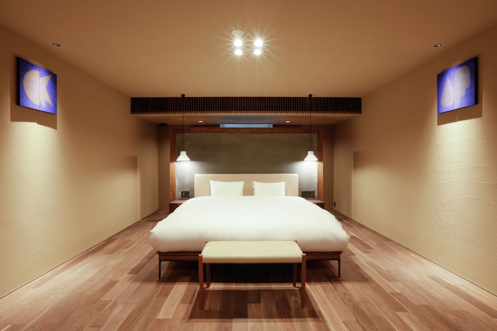 新館207:坪庭ビューバス 寂光デラックス キングベッド 客室1 | そわか SOWAKA