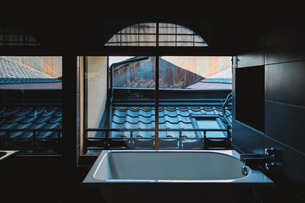 本館110:東山ビュー (竹の間) スタンダード ワイドダブル 客室8 | そわか SOWAKA