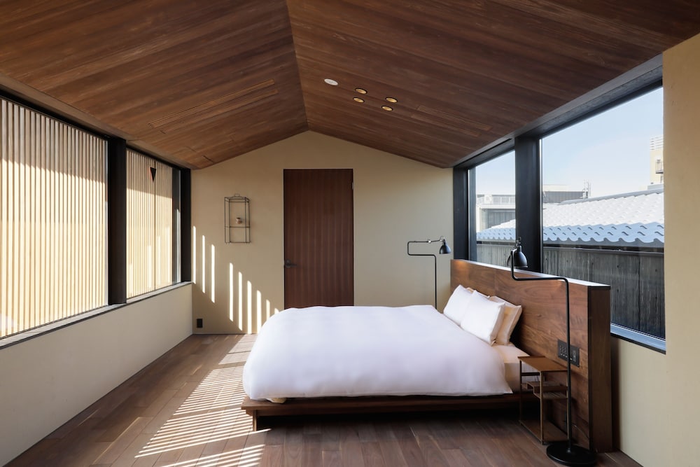 新館209:シティービュー スーペリア キングベッド 客室1 | そわか SOWAKA