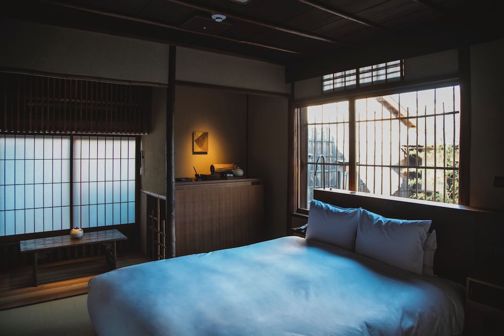 本館110:東山ビュー (竹の間) スタンダード ワイドダブル 客室9 | そわか SOWAKA