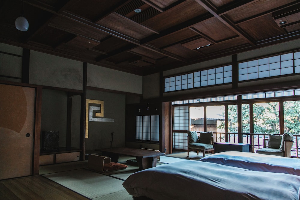 本館106:東山ビュー デラックス ツイン 客室5 | そわか SOWAKA