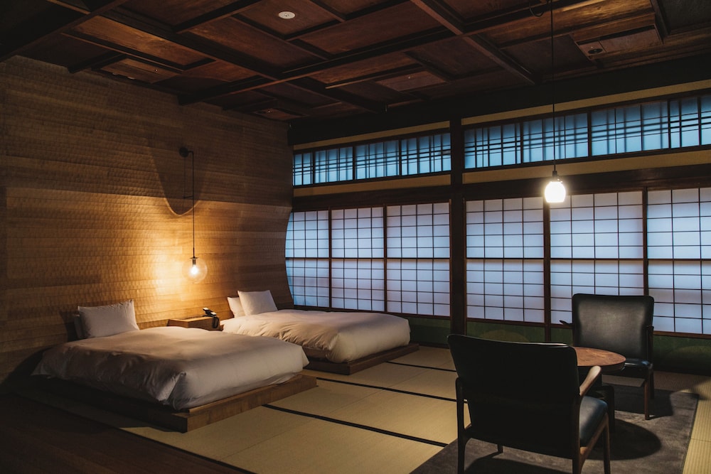 本館107:名栗壁 (なぐりかべ) デラックス ツイン 客室9 | そわか SOWAKA