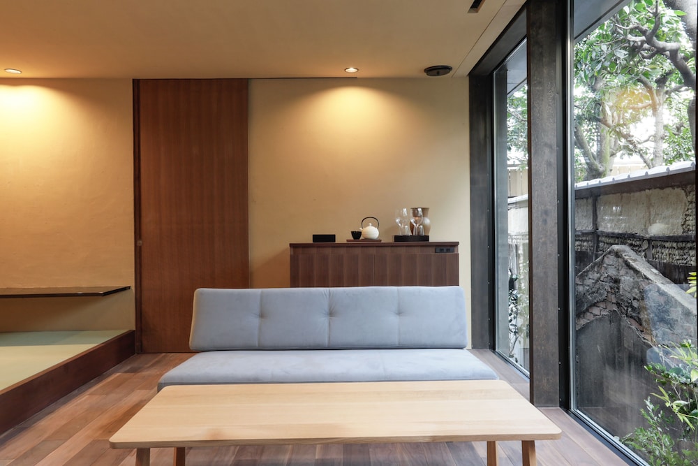 新館203:ガーデンビュー半露天風呂デラックス キングベッド 客室1 | そわか SOWAKA