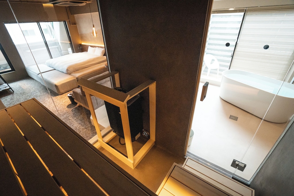 キングスイート バルコニー付き 禁煙 客室6 | サウナランド浅草