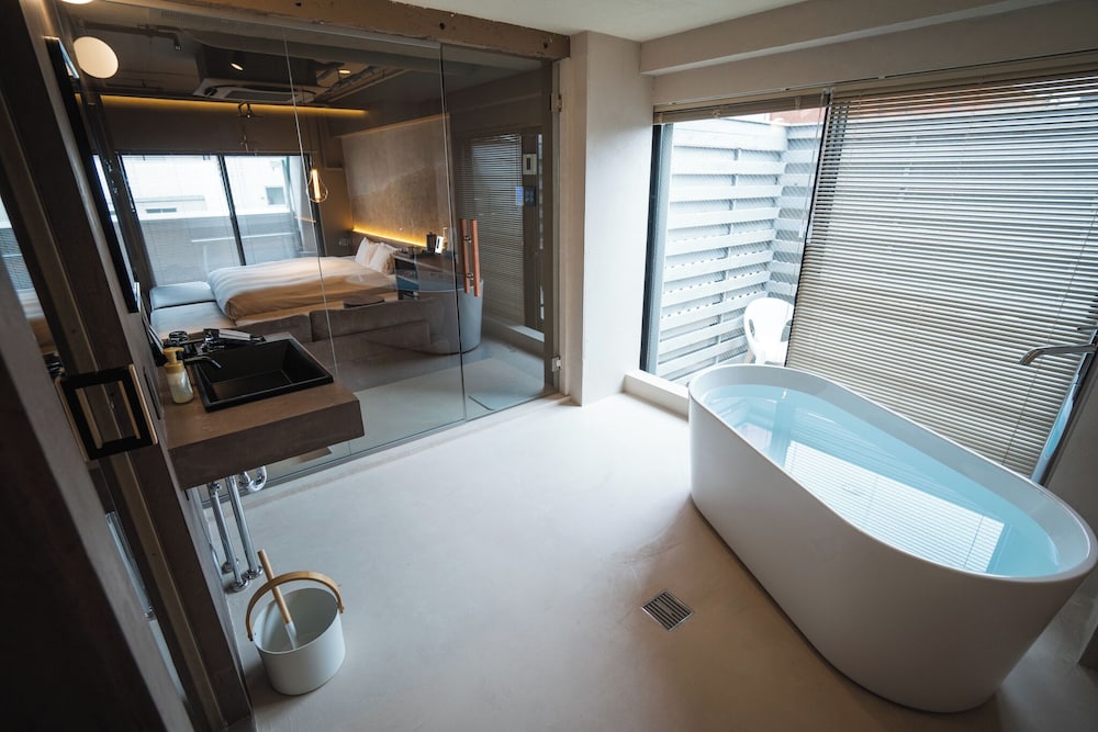 キングスイート バルコニー付き 禁煙 バスルーム4 | サウナランド浅草