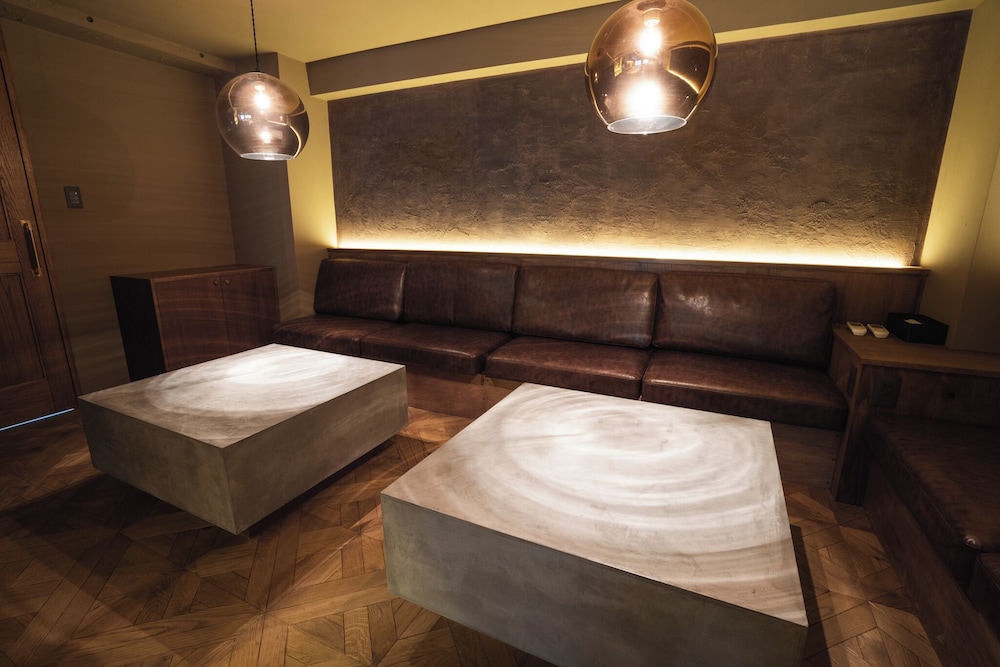 ファミリー アパートメント リビング エリア0 | サウナランド浅草