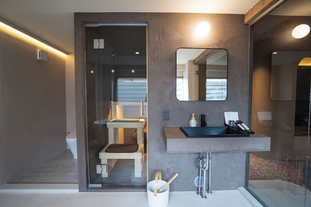 キングスイート バルコニー付き 禁煙 バスルーム2 | サウナランド浅草