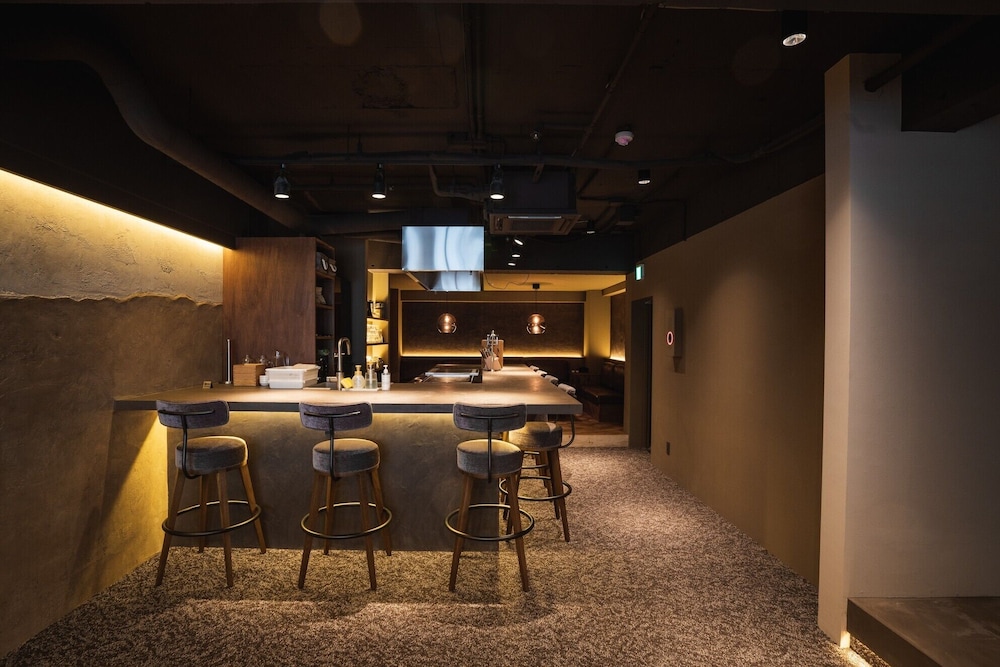 ファミリー アパートメント 客室内のダイニングエリア0 | サウナランド浅草