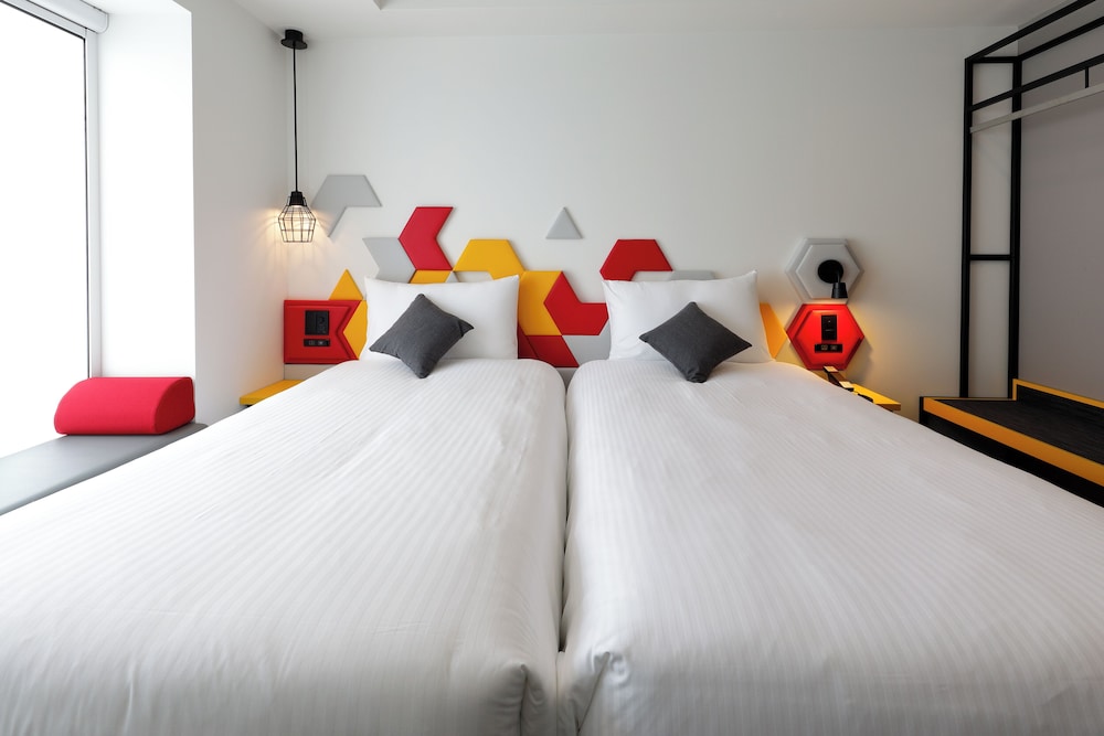 スタンダード ルーム シングルベッド 2 台 客室1 | イビススタイルズ東京ベイ