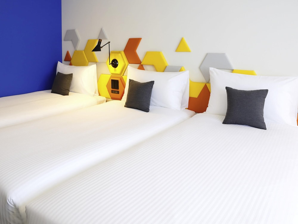 スーペリア ルーム シングルベッド 3 台 客室4 | イビススタイルズ東京ベイ