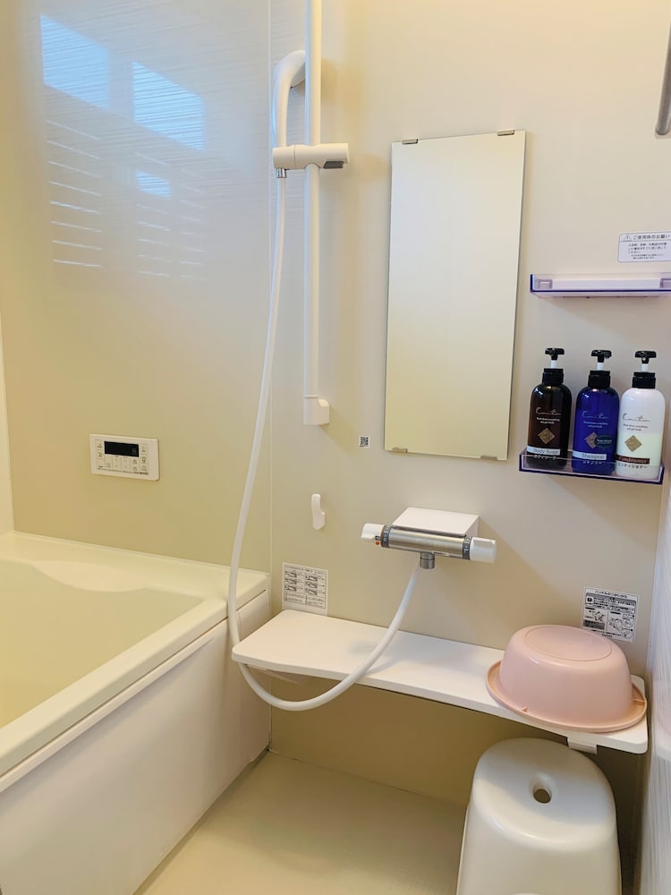 エコノミー 4 人部屋 禁煙 共用バスルーム バスルーム4 | villageBFH - ホステル