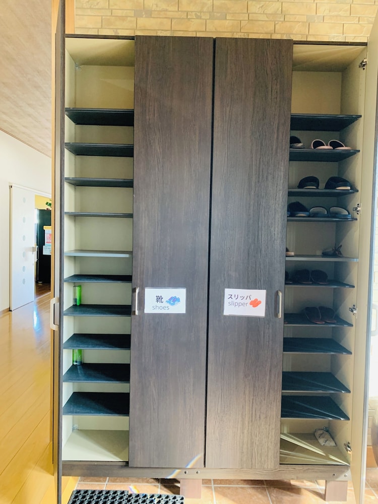 エコノミー 4 人部屋 禁煙 共用バスルーム 客室4 | villageBFH - ホステル