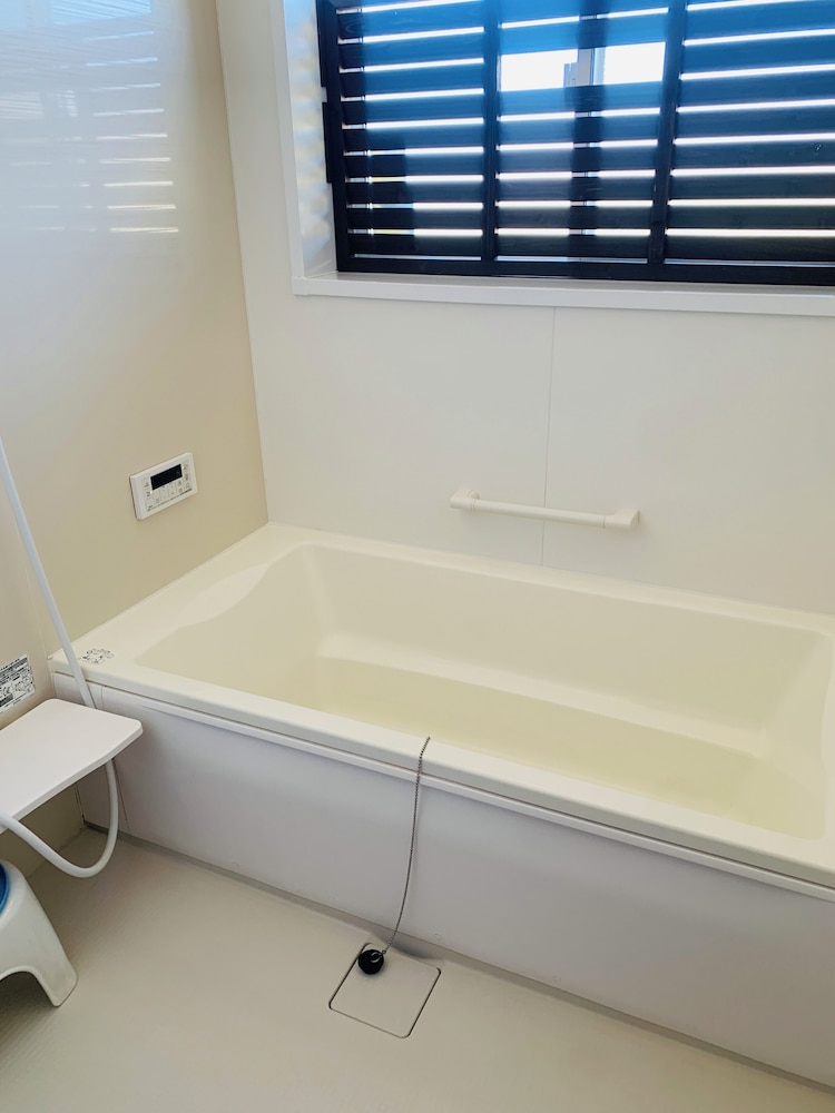 エコノミー 4 人部屋 禁煙 共用バスルーム バスルーム3 | villageBFH - ホステル