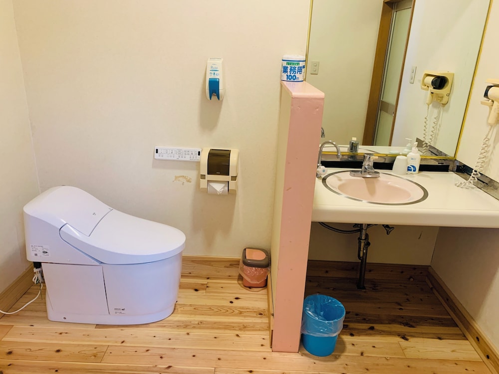 エコノミー ダブルルーム 客室2 | villageBFH - ホステル