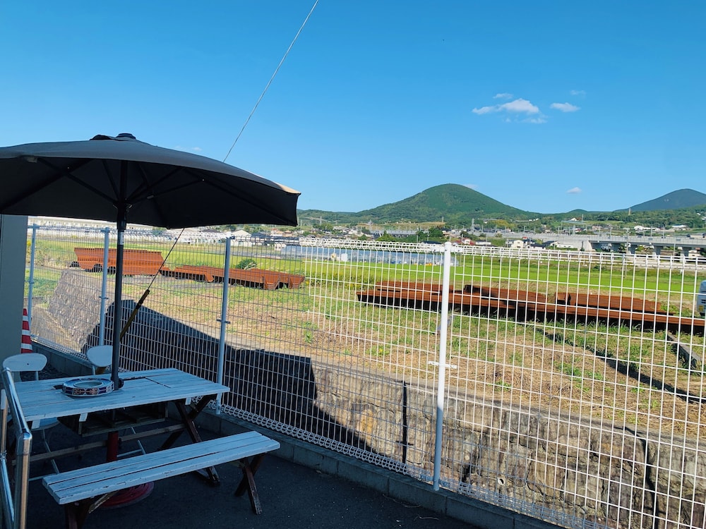 エコノミー ダブルルーム リビング エリア4 | villageBFH - ホステル