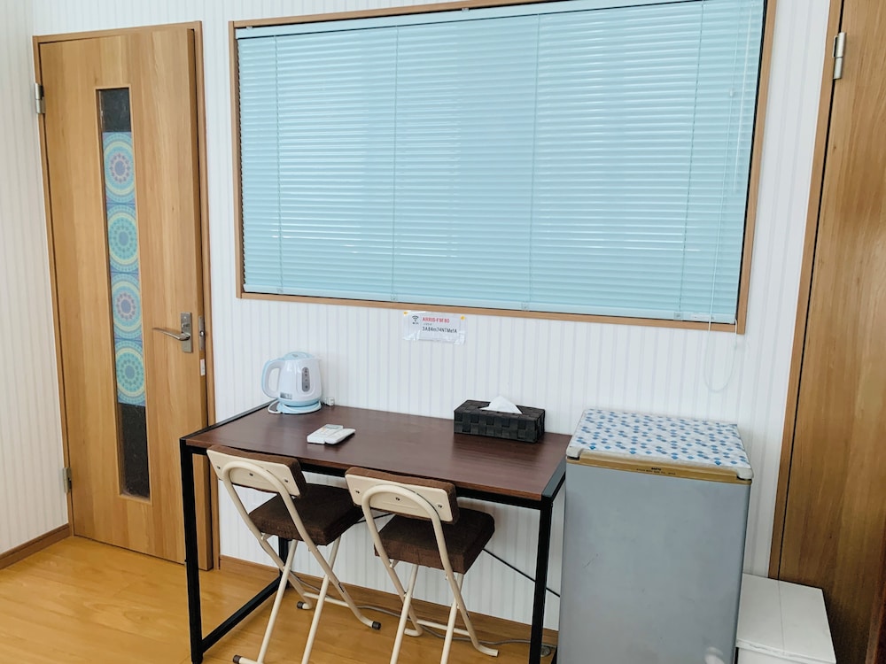 エコノミー 4 人部屋 禁煙 共用バスルーム 客室2 | villageBFH - ホステル