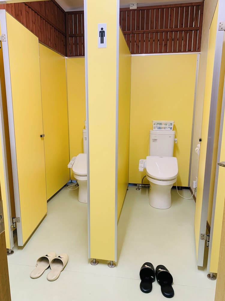 エコノミー 4 人部屋 禁煙 共用バスルーム バスルーム0 | villageBFH - ホステル