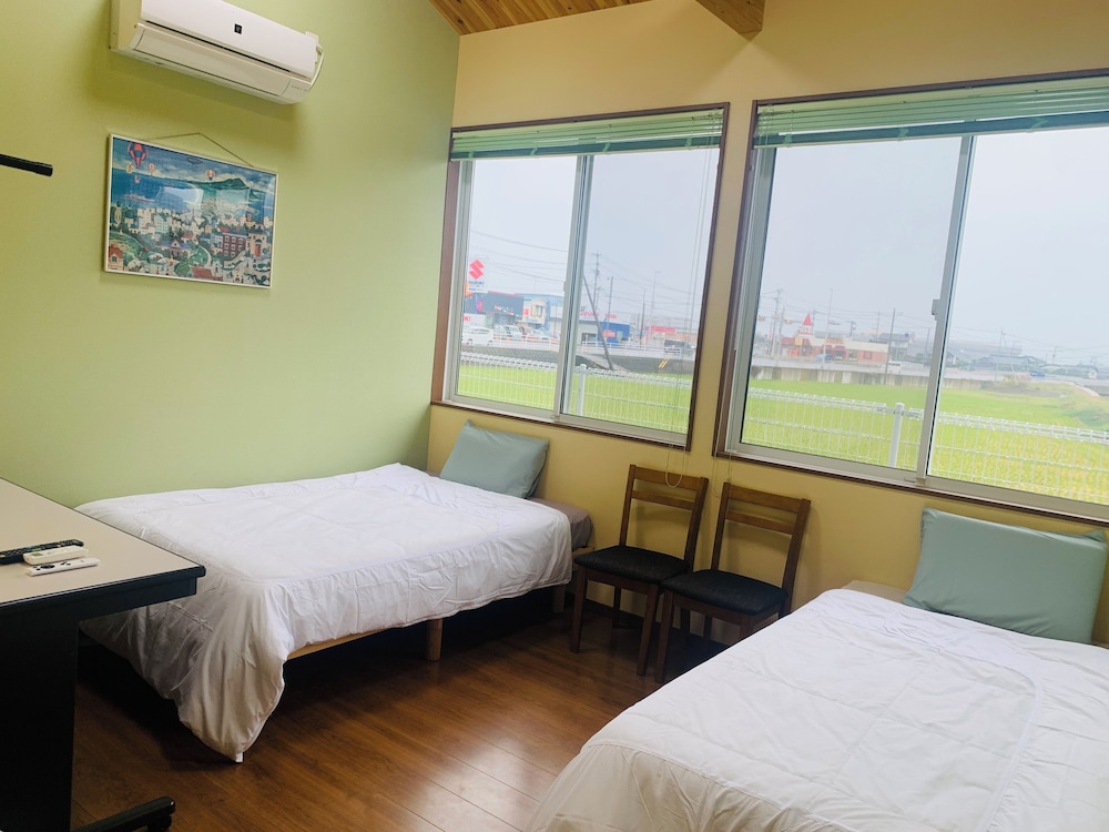 エコノミー ツインルーム 禁煙 共用バスルーム | villageBFH - ホステル