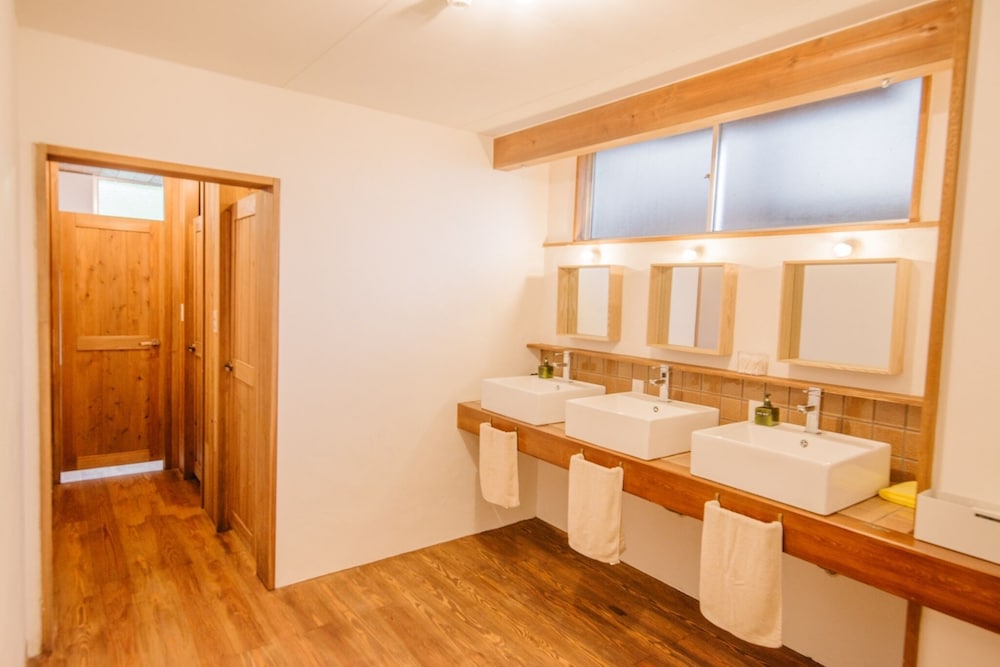 ダブルルーム 共用バスルーム0 | 囲炉裏ゲストハウス 天幕 -Tenmaku-