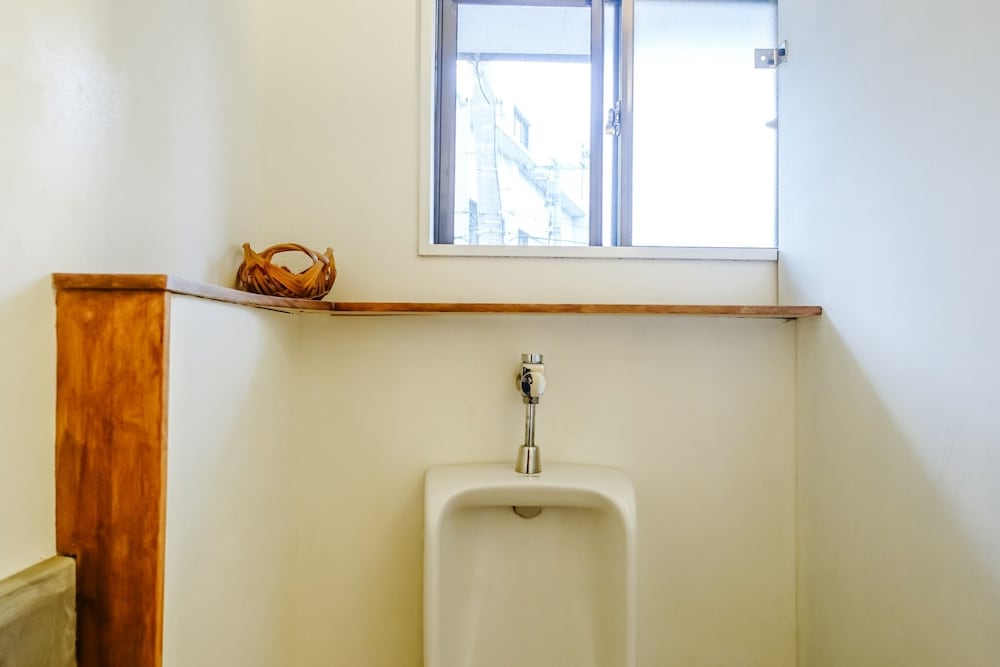 ダブルルーム 共用バスルーム3 | 囲炉裏ゲストハウス 天幕 -Tenmaku-