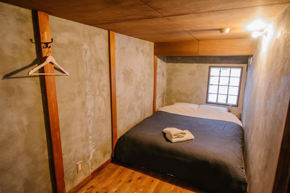 ダブルルーム 客室1 | 囲炉裏ゲストハウス 天幕 -Tenmaku-