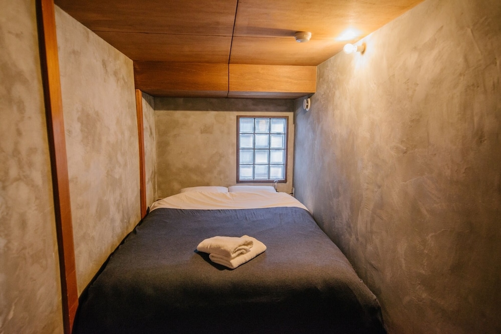 ダブルルーム 客室2 | 囲炉裏ゲストハウス 天幕 -Tenmaku-