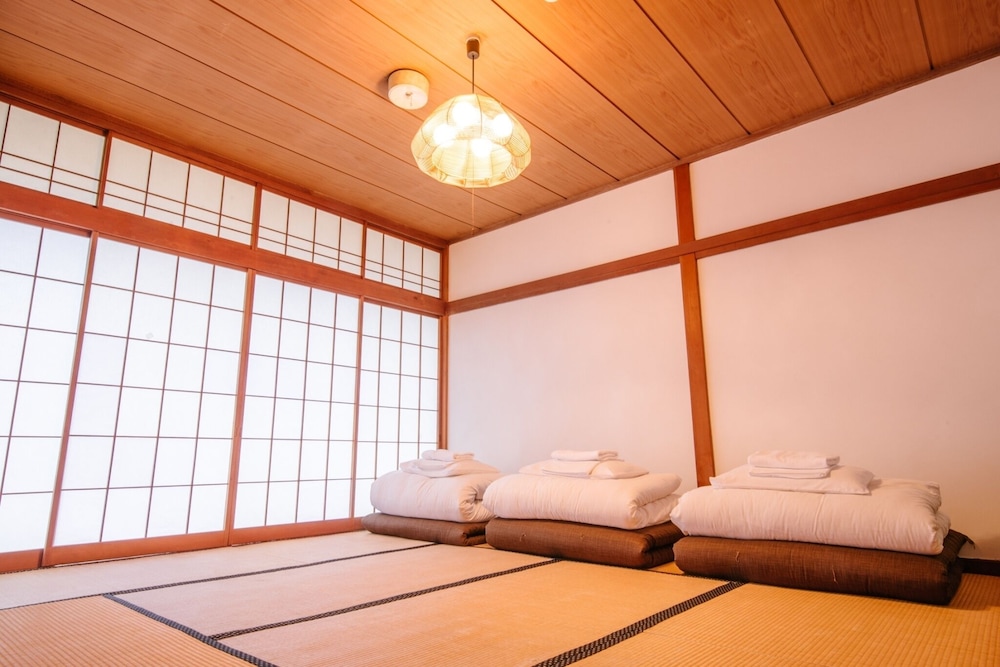 ファミリー ルーム | 囲炉裏ゲストハウス 天幕 -Tenmaku-