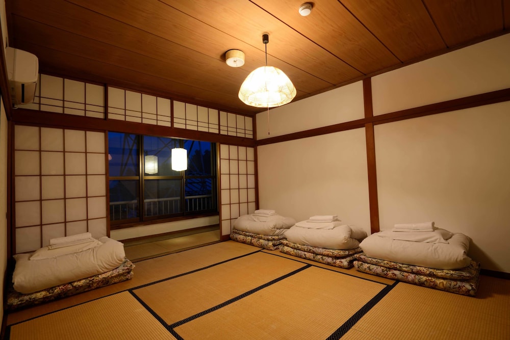 ファミリー ルーム 客室2 | 囲炉裏ゲストハウス 天幕 -Tenmaku-