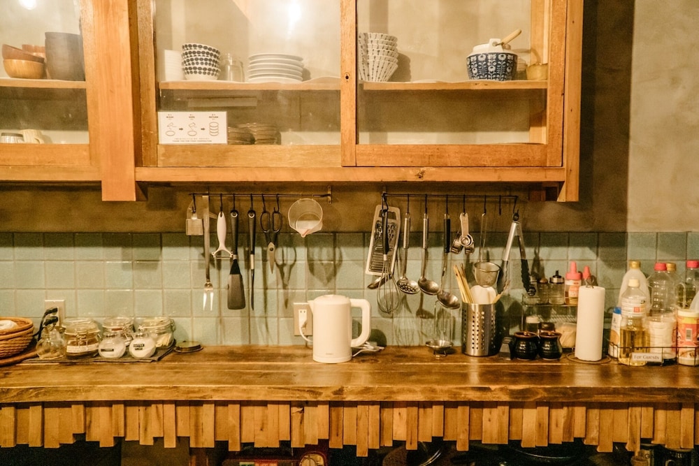 ダブルルーム 共用キッチン2 | 囲炉裏ゲストハウス 天幕 -Tenmaku-