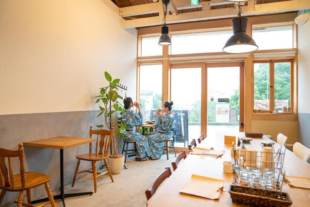 レストラン1 | Brücke hostel&cafe ARIMA Kobe レストラン1 | Brücke hostel&cafe ARIMA Kobe
