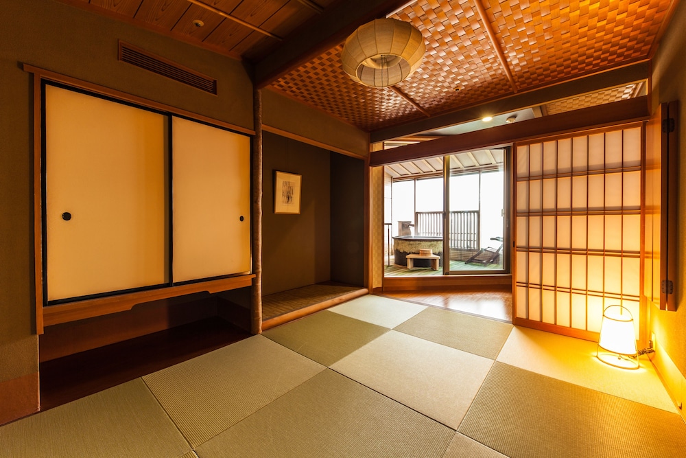 露天風呂付き純和風客室 喫煙可 客室1 | 季がさね