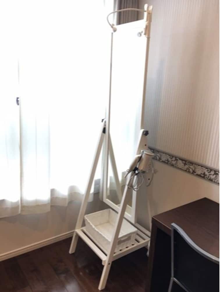 デラックス ツインルーム 禁煙 客室の設備とサービス2 | ビジネスホテル ラ フィレンツェ