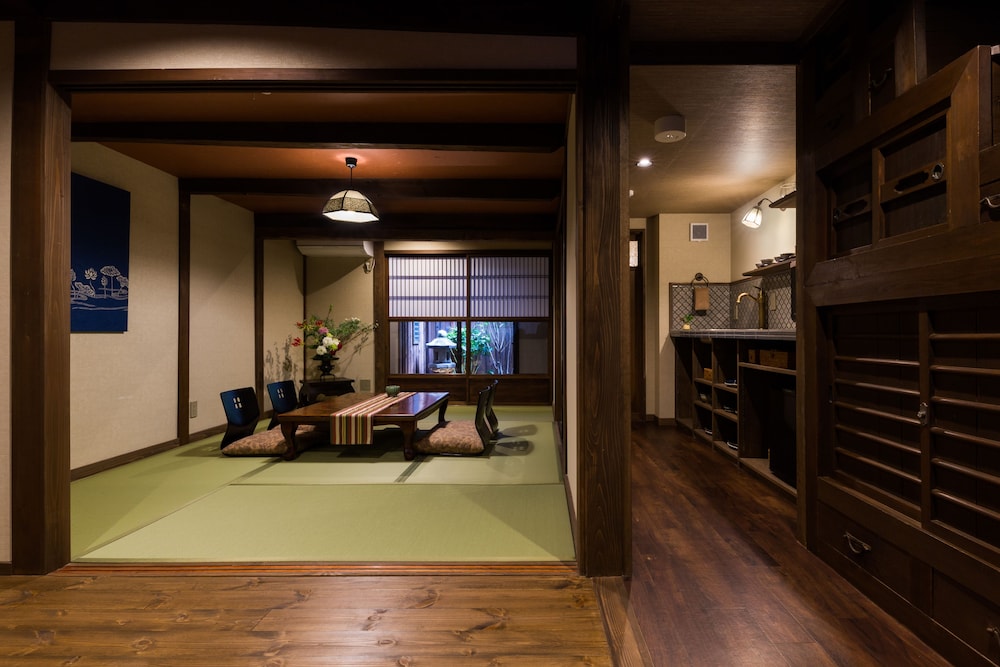 Hokomachi 京町家貸切 露天風呂&庭付 禁煙(1-6名) 客室2 | 京いすけ