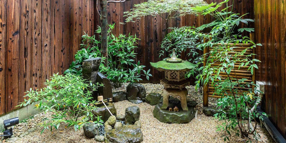 百足屋町 京町家貸切 庭付 禁煙 客室1 | 京いすけ