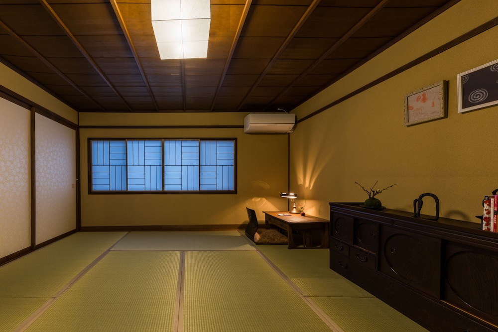 Hokomachi 京町家貸切 露天風呂&庭付 禁煙(1-6名) 客室3 | 京いすけ