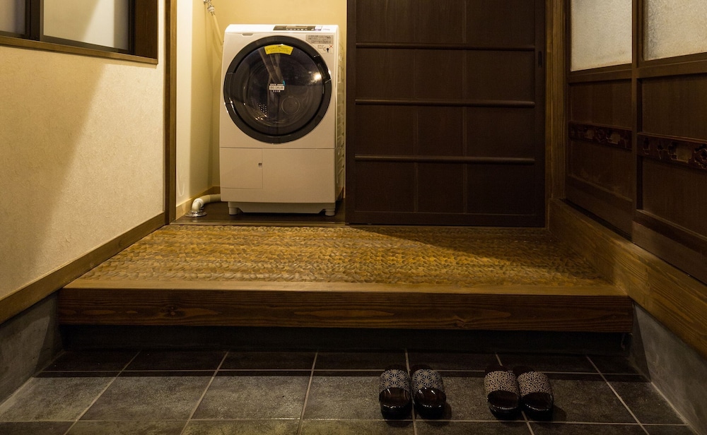 Hokomachi 京町家貸切 露天風呂&庭付 禁煙(1-6名) 客室4 | 京いすけ