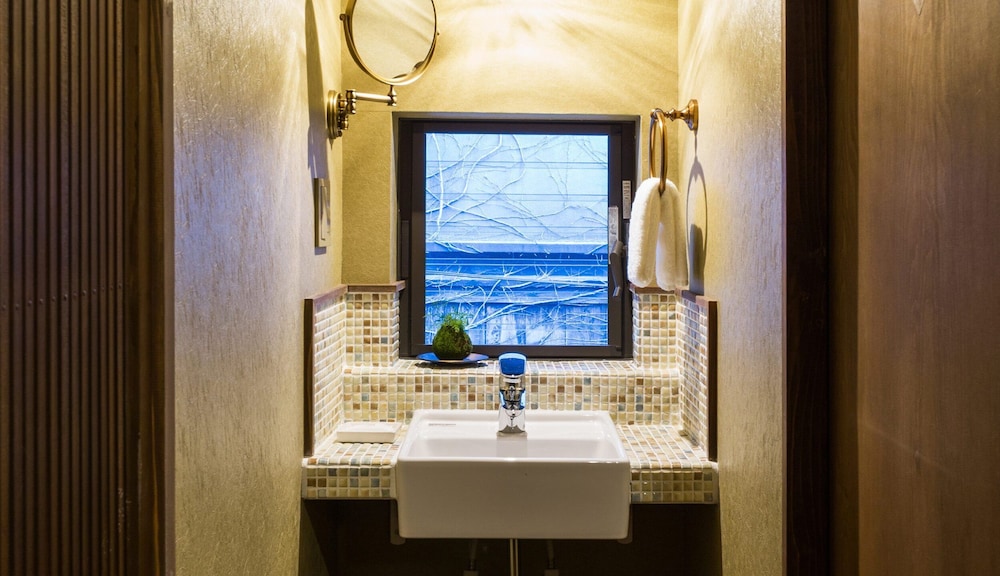 Hokomachi 京町家貸切 露天風呂&庭付 禁煙(1-6名) 客室の設備とサービス1 | 京いすけ