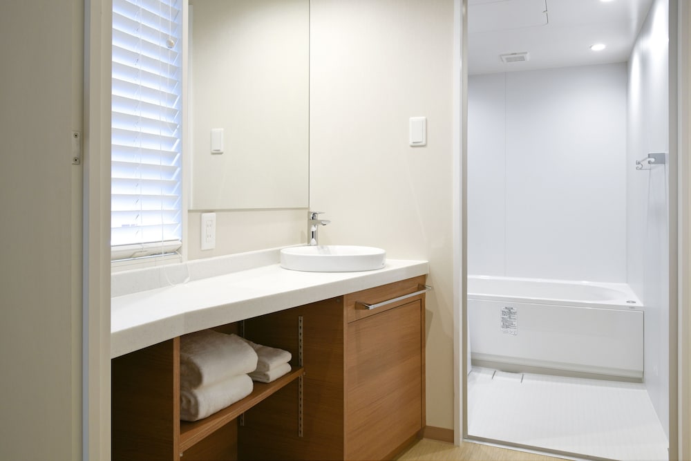 トリプルルーム 4名利用 禁煙 (4名目はソファベッドになります) バスルーム0 | JRイン千歳