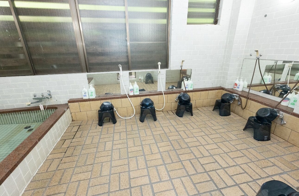 和室 お任せ 客室内のダイニングエリア2 | ロッヂ丘