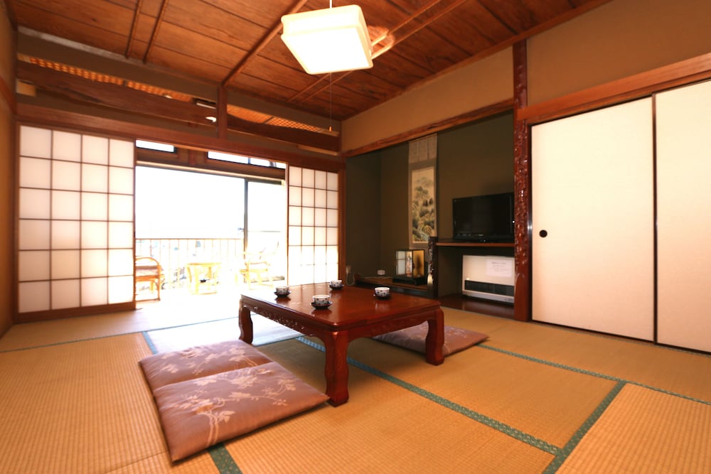 和室 4人部屋 共用バスルーム | 箱根仙石原温泉 あじわいの心金時山荘