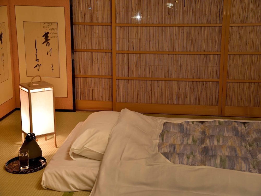 露天風呂付スイート 椿 客室8 | 大和屋別荘