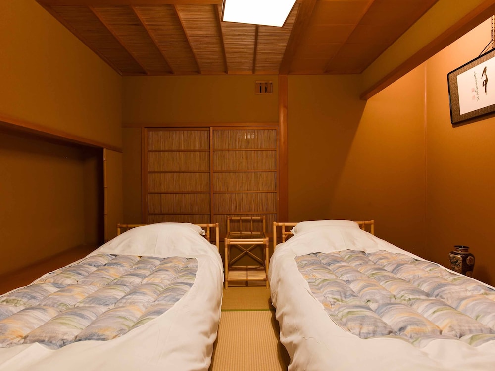 ベッドスイート 山茶花 客室6 | 大和屋別荘