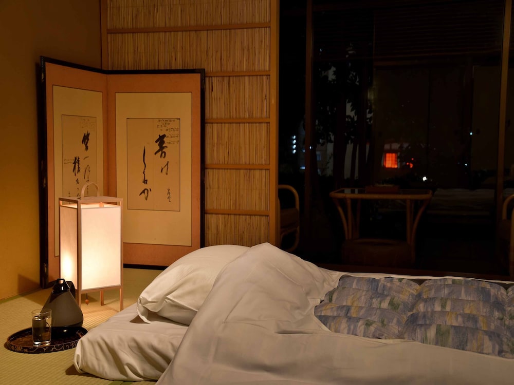 露天風呂付スイート 椿 客室5 | 大和屋別荘