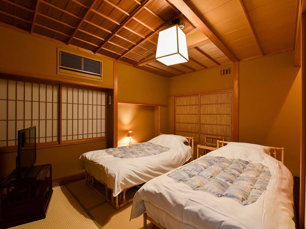 ベッドスイート 山茶花 客室8 | 大和屋別荘