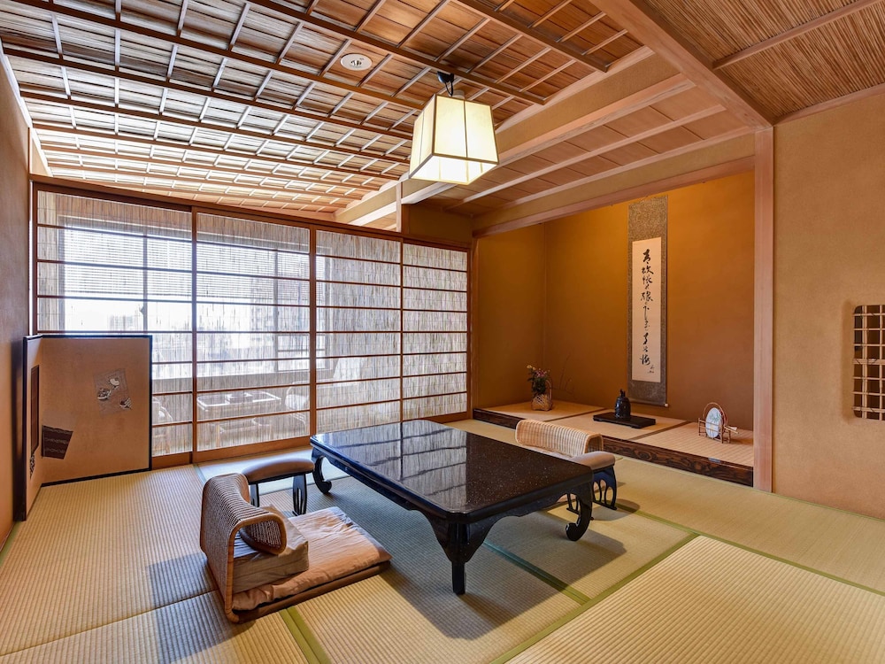 ジュニアスイート 客室6 | 大和屋別荘
