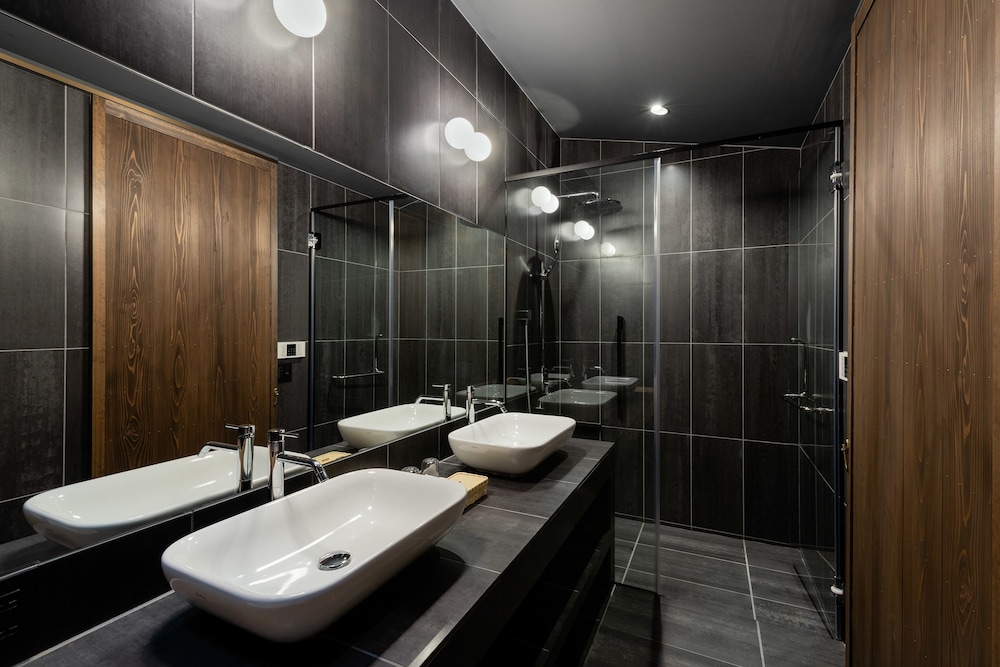 デラックス ダブルルーム キングベッド 1 台 バスルーム0 | Nazuna 京都 御所