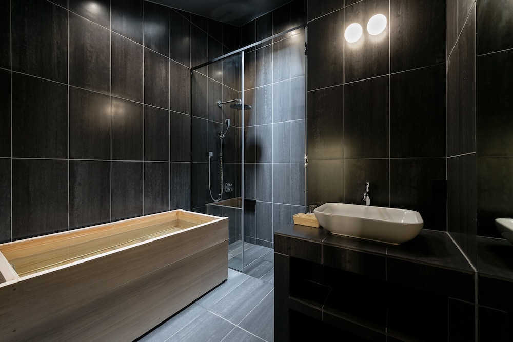 デラックス ツインルーム バスルーム1 | Nazuna 京都 御所