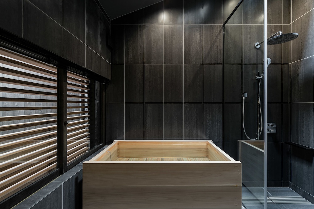 デラックス ツインルーム バスルーム0 | Nazuna 京都 御所