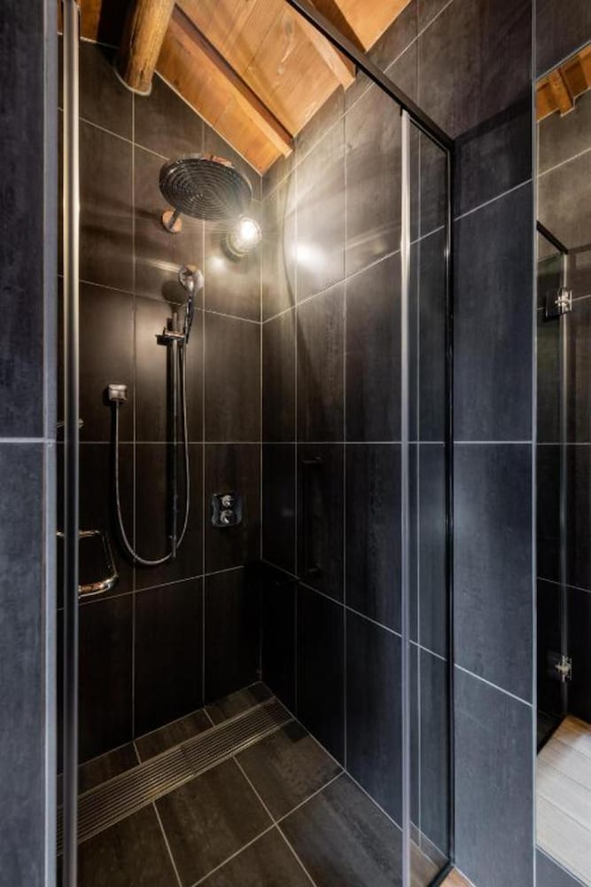 露天風呂付きラグジャリールーム バスルーム0 | Nazuna 京都 御所